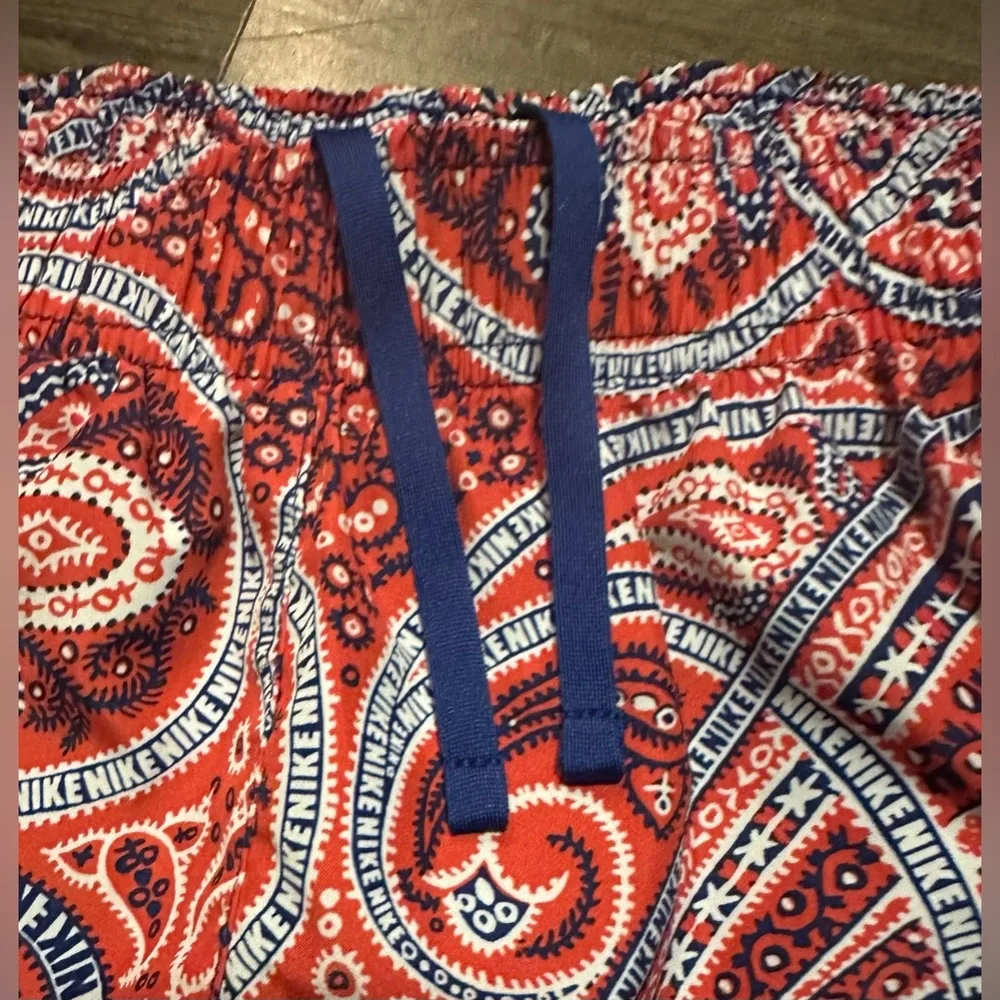Nike Dri-Pro Tempo Running Shorts in Red/Blue Paisley Bandana. Size S